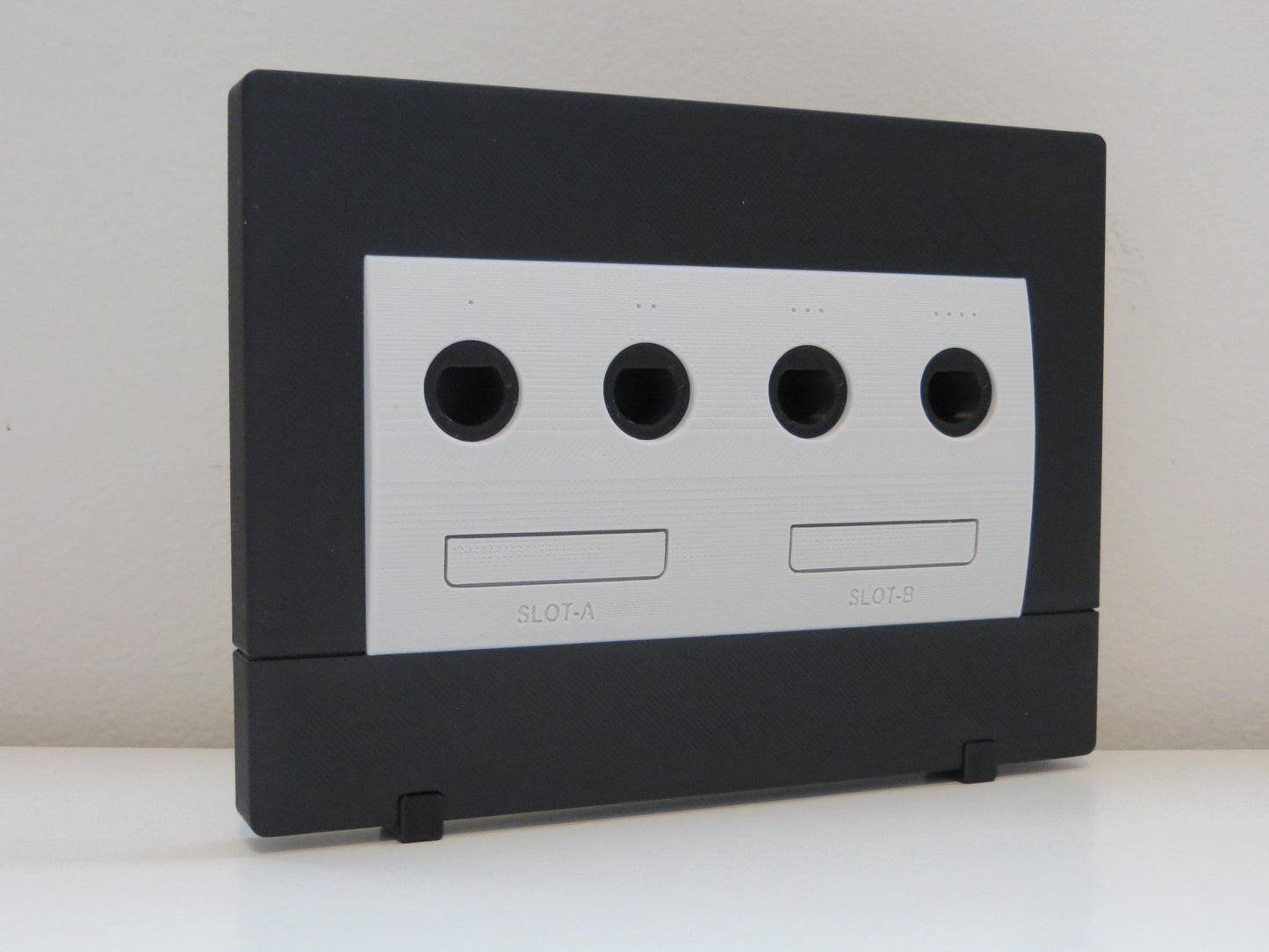 Nintendo GameCube Key Holder with 4 Controller Plug Keychains