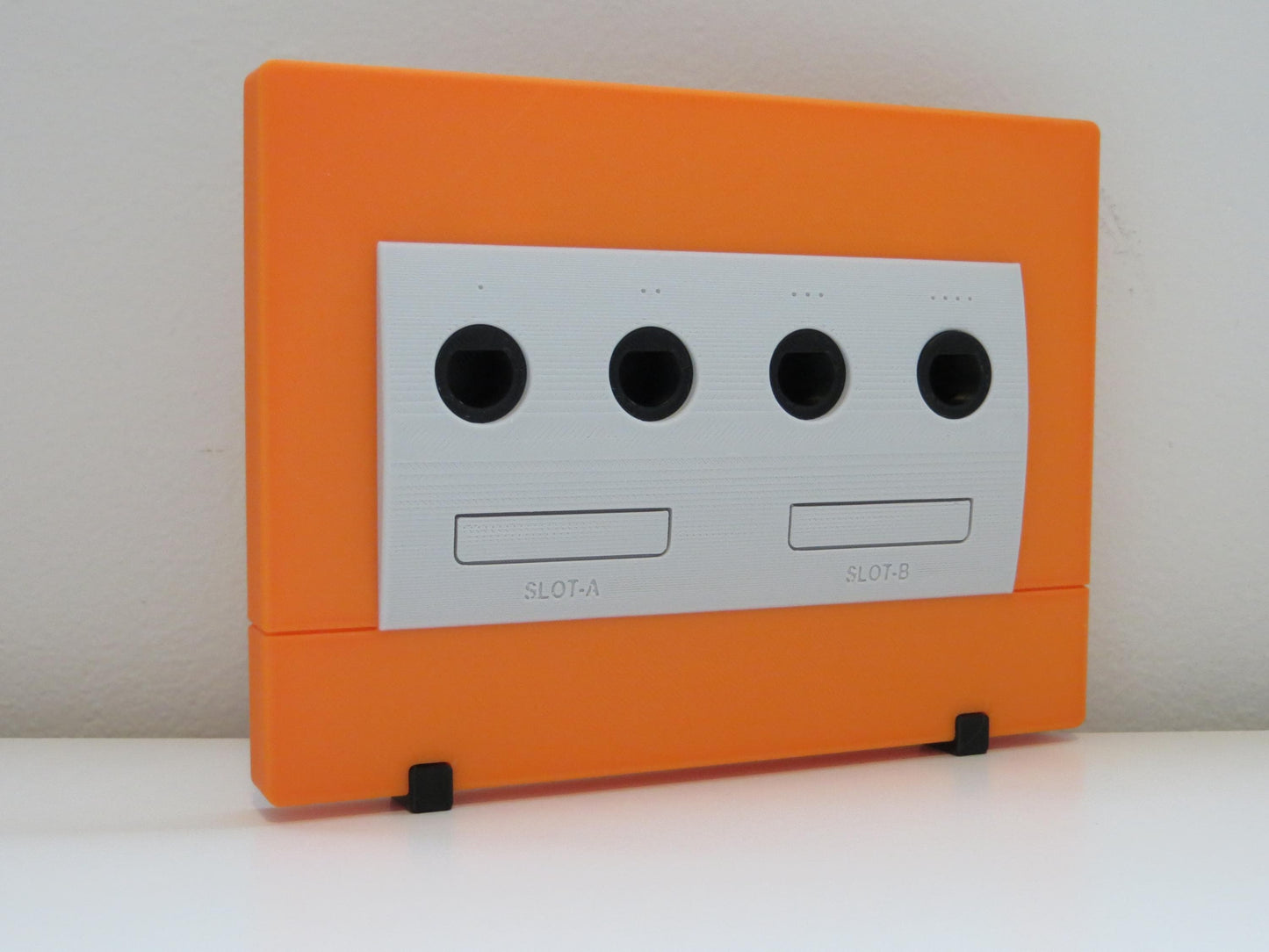 Nintendo GameCube Key Holder with 4 Controller Plug Keychains