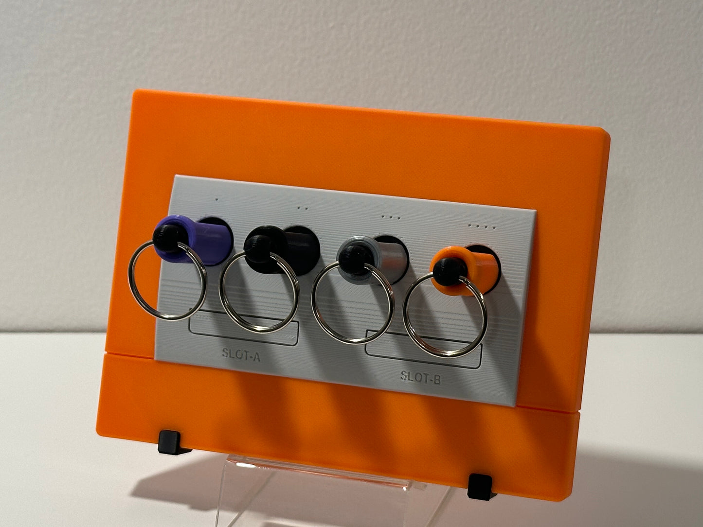 Retro Gaming Key Holder with 4 Controller Plug Keychains - Inspired by GameCube