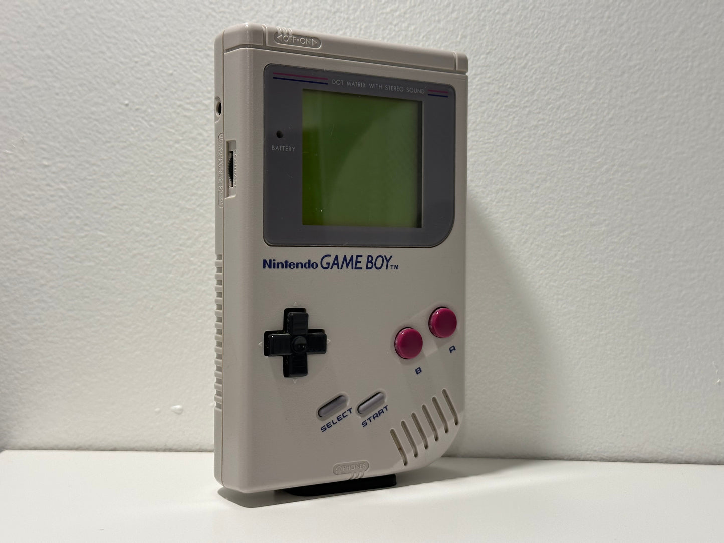 Minimalist Console Display Stand for Nintendo Game Boy (DMG)